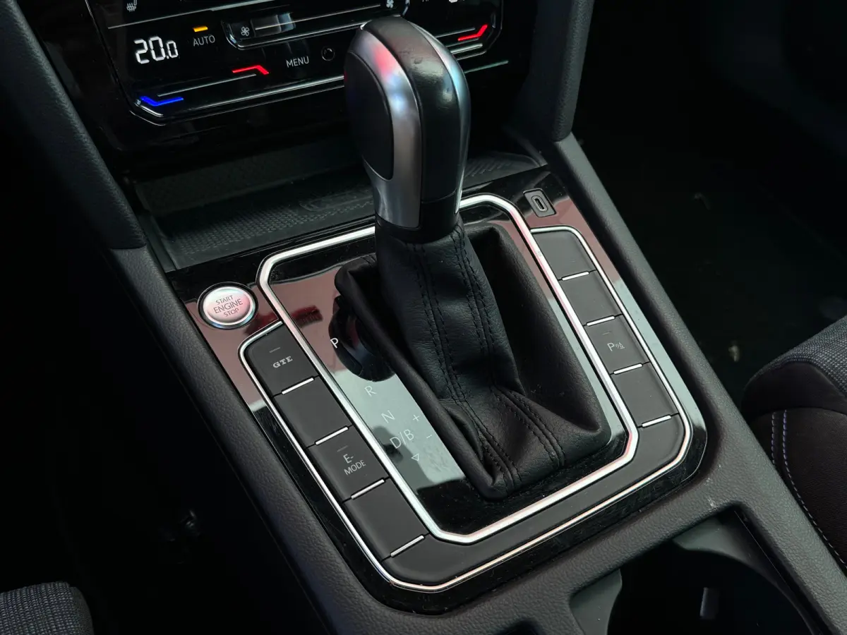 1.4 TSI PHEV GTE Business | Navigatie | Carplay | Camera | Elek. Stoel | Massage | Stoelverwarming | Adaptieve Cruise | | Achterbank in delen neerklapbaar | Achteruitrijcamera | Achteruitrij