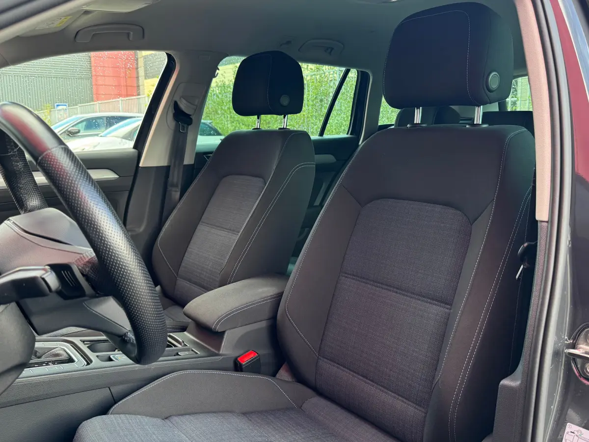 1.4 TSI PHEV GTE Business | Navigatie | Carplay | Camera | Elek. Stoel | Massage | Stoelverwarming | Adaptieve Cruise | | Achterbank in delen neerklapbaar | Achteruitrijcamera | Achteruitrij