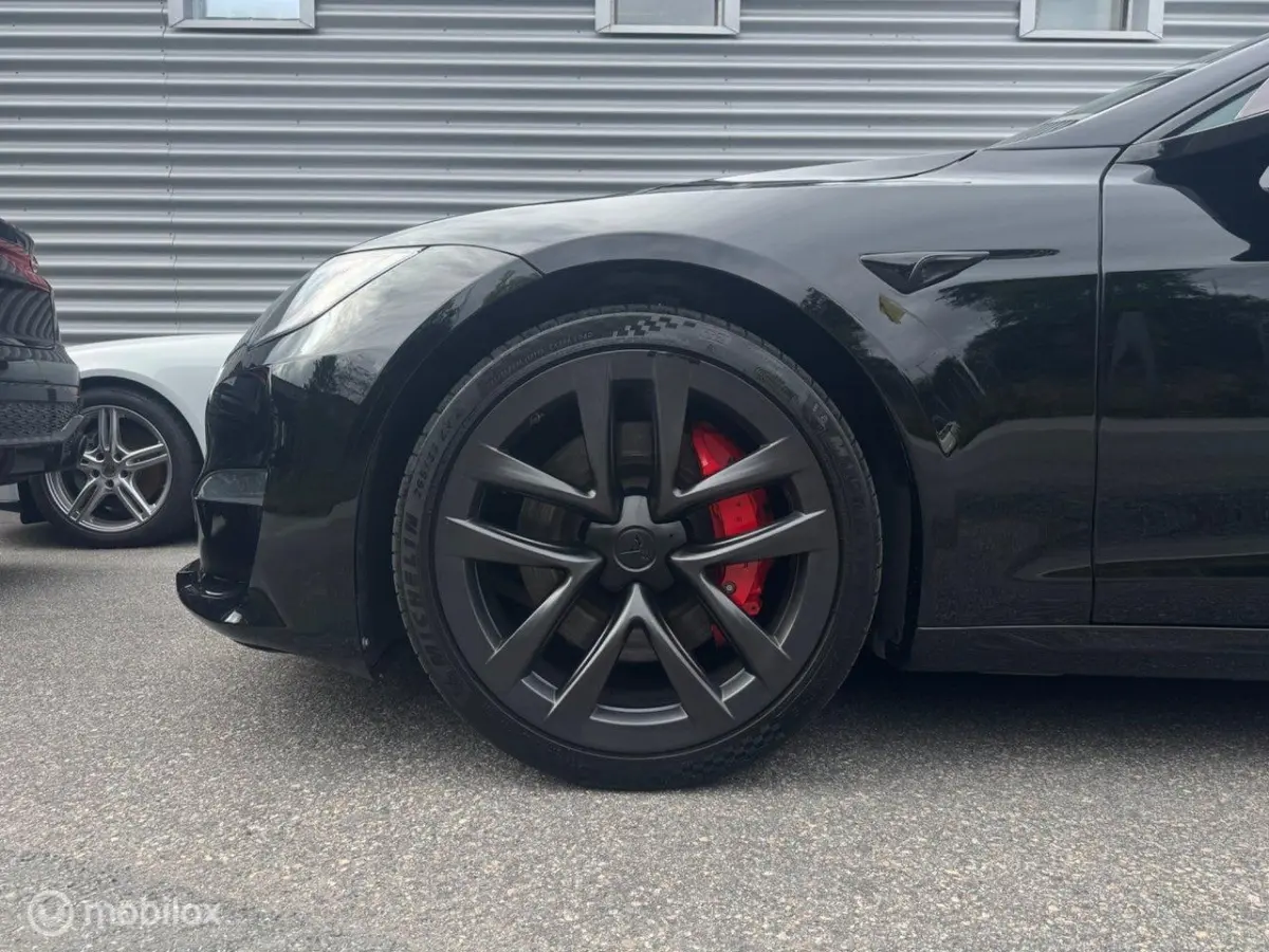 Plaid AWD 90 kWh FSD, Yoke, HW4