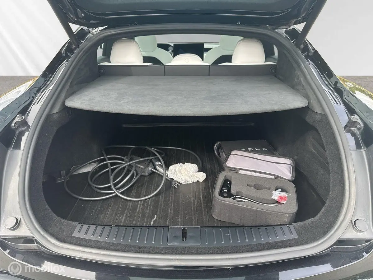 Plaid AWD 90 kWh FSD, Yoke, HW4