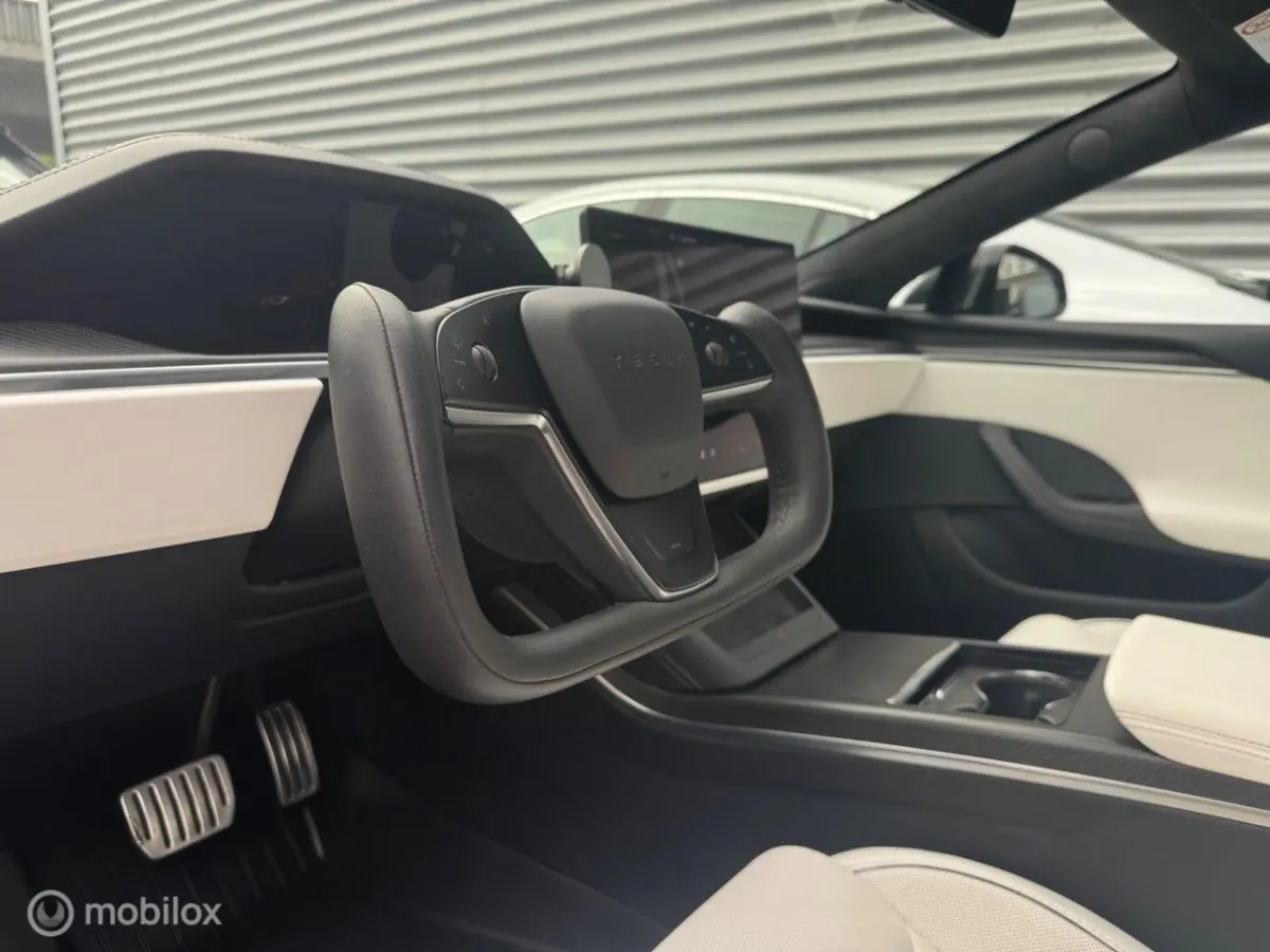 Plaid AWD 90 kWh FSD, Yoke, HW4