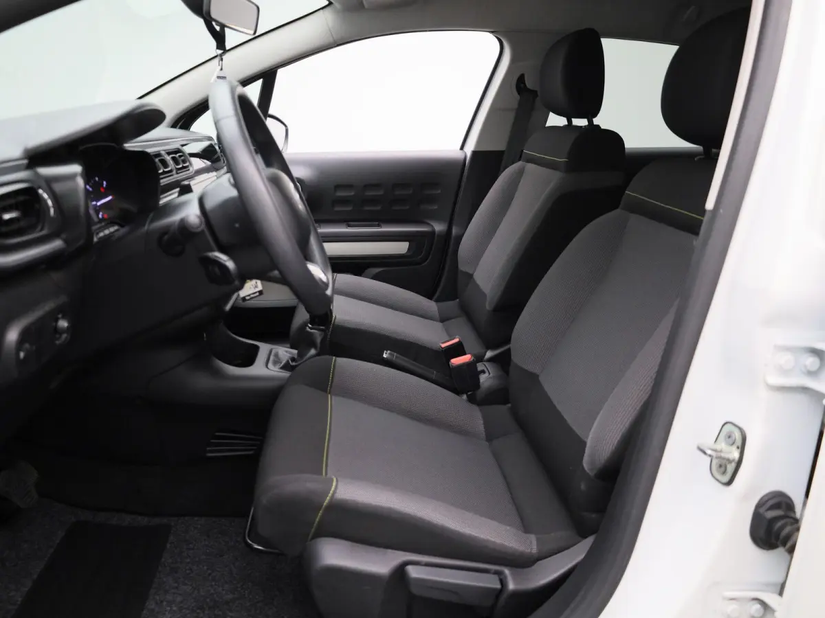 1.2 PureTech Feel | WORDT VERWACHT | APPLE CARPLAY | ANDROID AUTO | DAB RADIO | BLUETOOTH | CLIMATE CONTROL | CRUISE CONTROL | NAVIGATIE | LED DAGRIJVERLICHTING | GETINTE RUITEN | AIRCO |