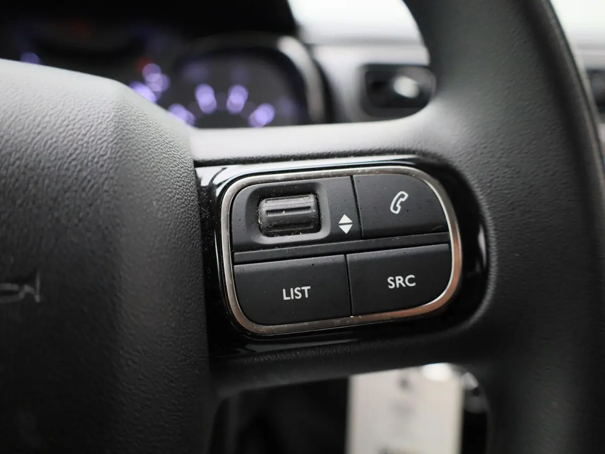 1.2 PureTech Feel | WORDT VERWACHT | APPLE CARPLAY | ANDROID AUTO | DAB RADIO | BLUETOOTH | CLIMATE CONTROL | CRUISE CONTROL | NAVIGATIE | LED DAGRIJVERLICHTING | GETINTE RUITEN | AIRCO |