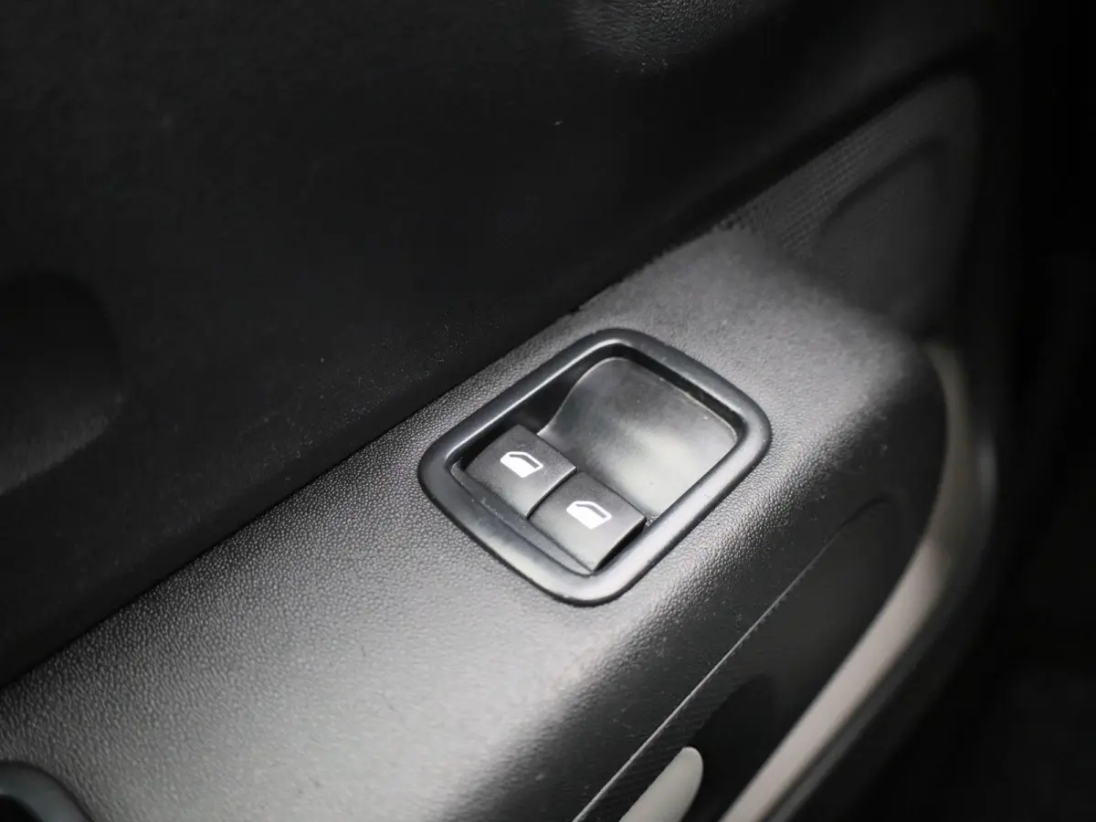 1.2 PureTech Feel | WORDT VERWACHT | APPLE CARPLAY | ANDROID AUTO | DAB RADIO | BLUETOOTH | CLIMATE CONTROL | CRUISE CONTROL | NAVIGATIE | LED DAGRIJVERLICHTING | GETINTE RUITEN | AIRCO |