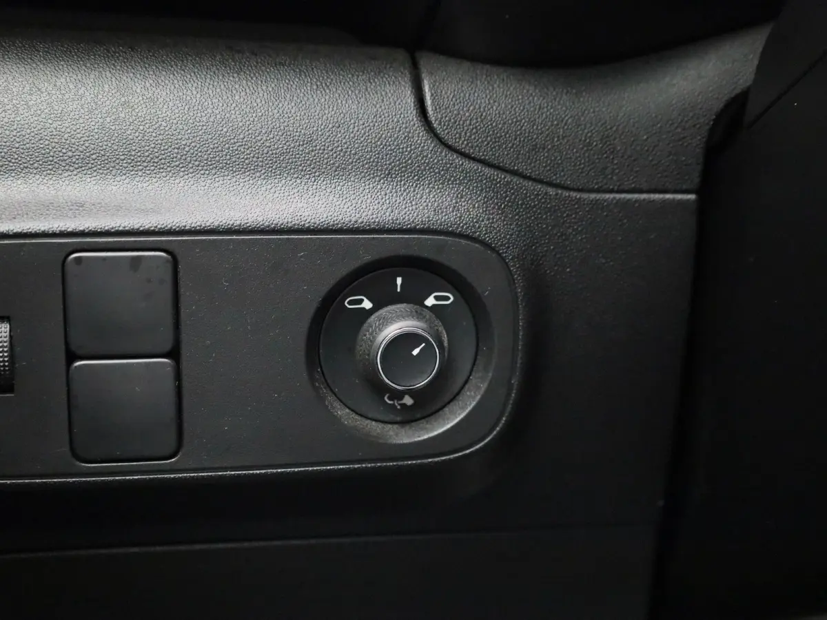 1.2 PureTech Feel | WORDT VERWACHT | APPLE CARPLAY | ANDROID AUTO | DAB RADIO | BLUETOOTH | CLIMATE CONTROL | CRUISE CONTROL | NAVIGATIE | LED DAGRIJVERLICHTING | GETINTE RUITEN | AIRCO |