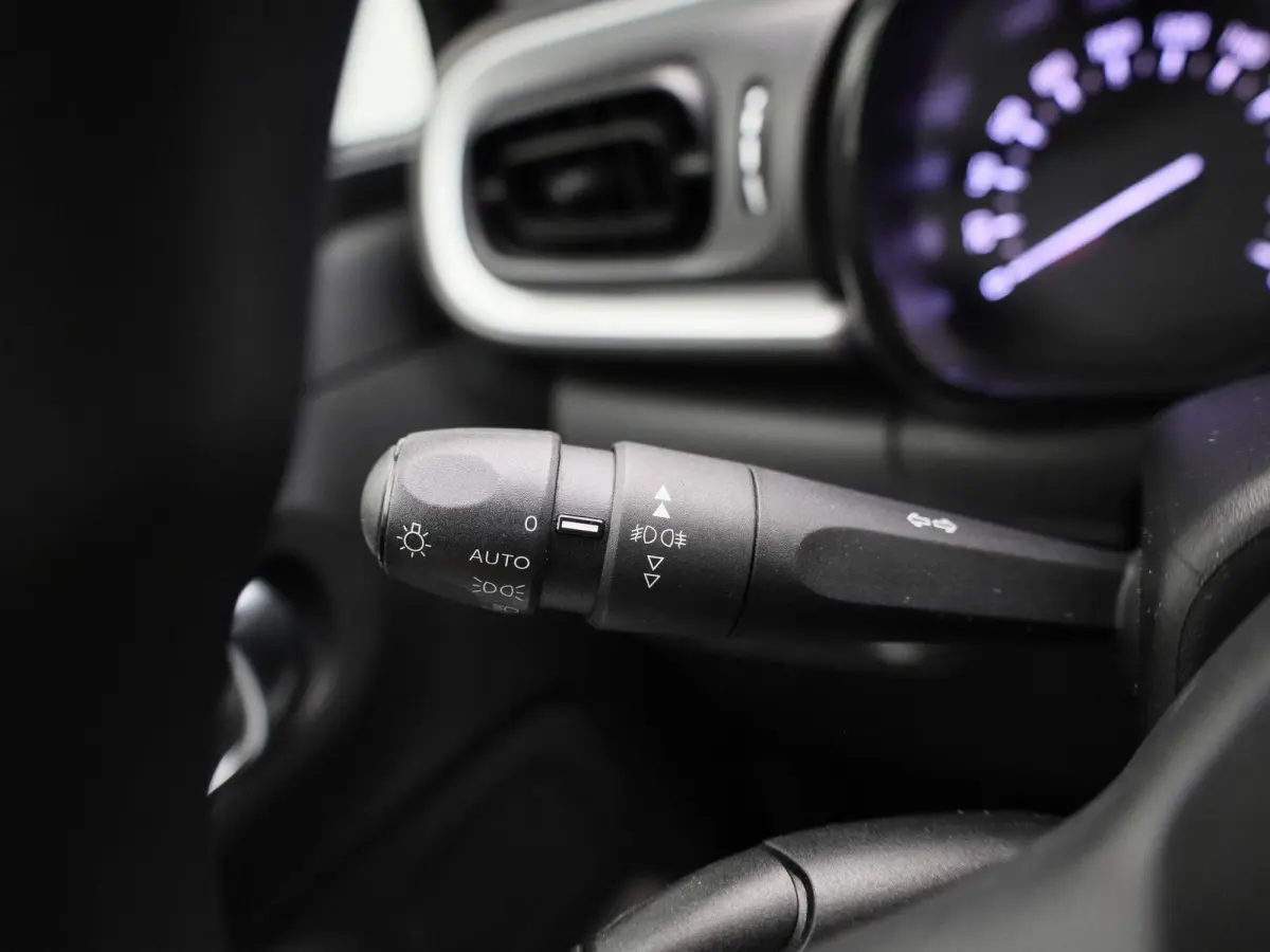 1.2 PureTech Feel | WORDT VERWACHT | APPLE CARPLAY | ANDROID AUTO | DAB RADIO | BLUETOOTH | CLIMATE CONTROL | CRUISE CONTROL | NAVIGATIE | LED DAGRIJVERLICHTING | GETINTE RUITEN | AIRCO |