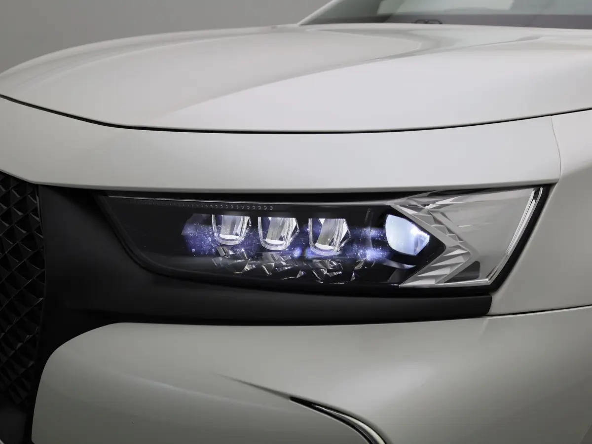 E-Tense Performance Line | PANORAMADAK | ACHTERUITRIJCAMERA | APPLE CARPLAY | ANDROID AUTO | STOELVERWARMING | HALF-LEDER | FOCAL ELECTRA GELUIDSSYSTEEM | LED VERLICHTING | NAVIGATIE | PARKE