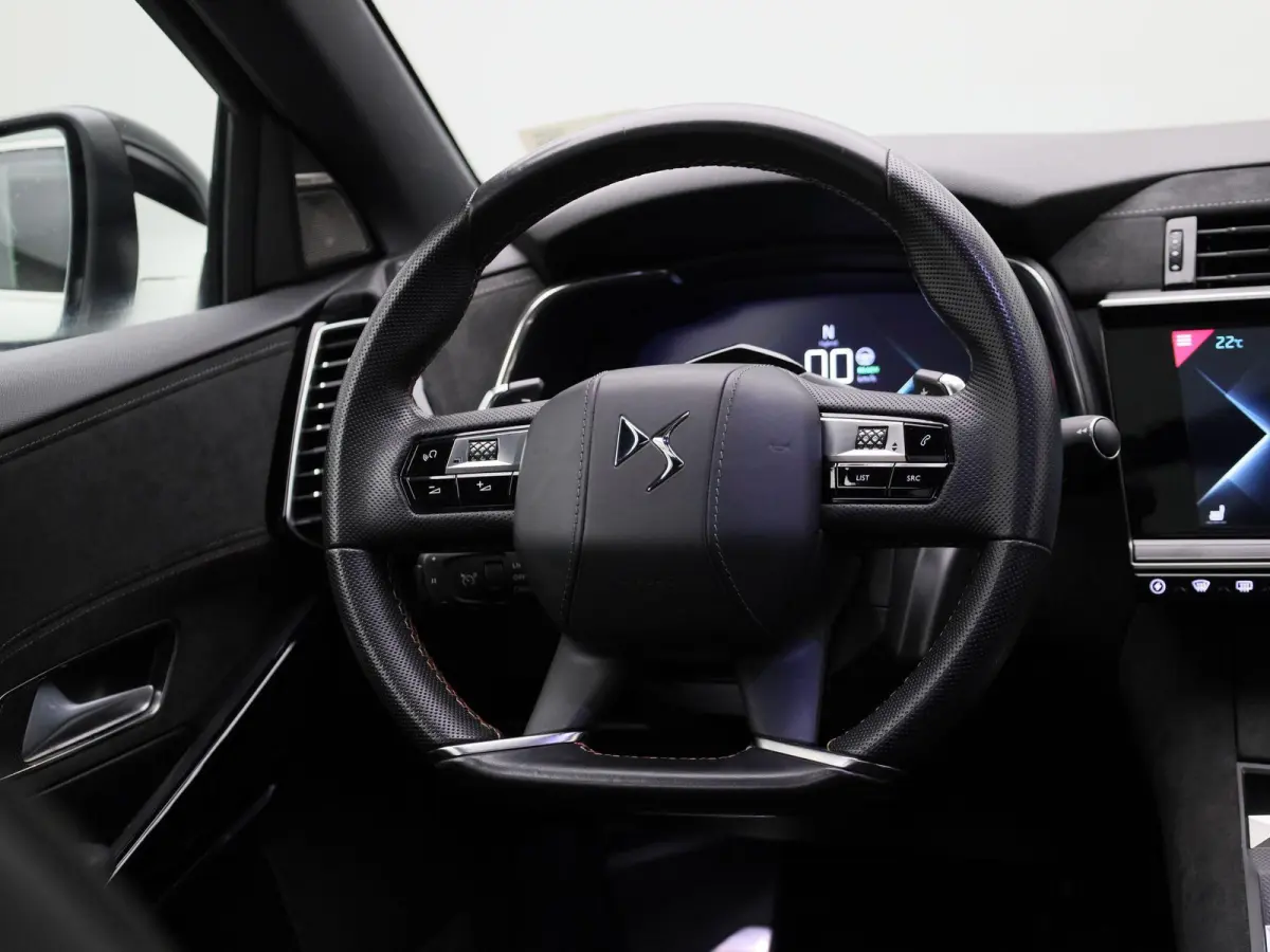 E-Tense Performance Line | PANORAMADAK | ACHTERUITRIJCAMERA | APPLE CARPLAY | ANDROID AUTO | STOELVERWARMING | HALF-LEDER | FOCAL ELECTRA GELUIDSSYSTEEM | LED VERLICHTING | NAVIGATIE | PARKE