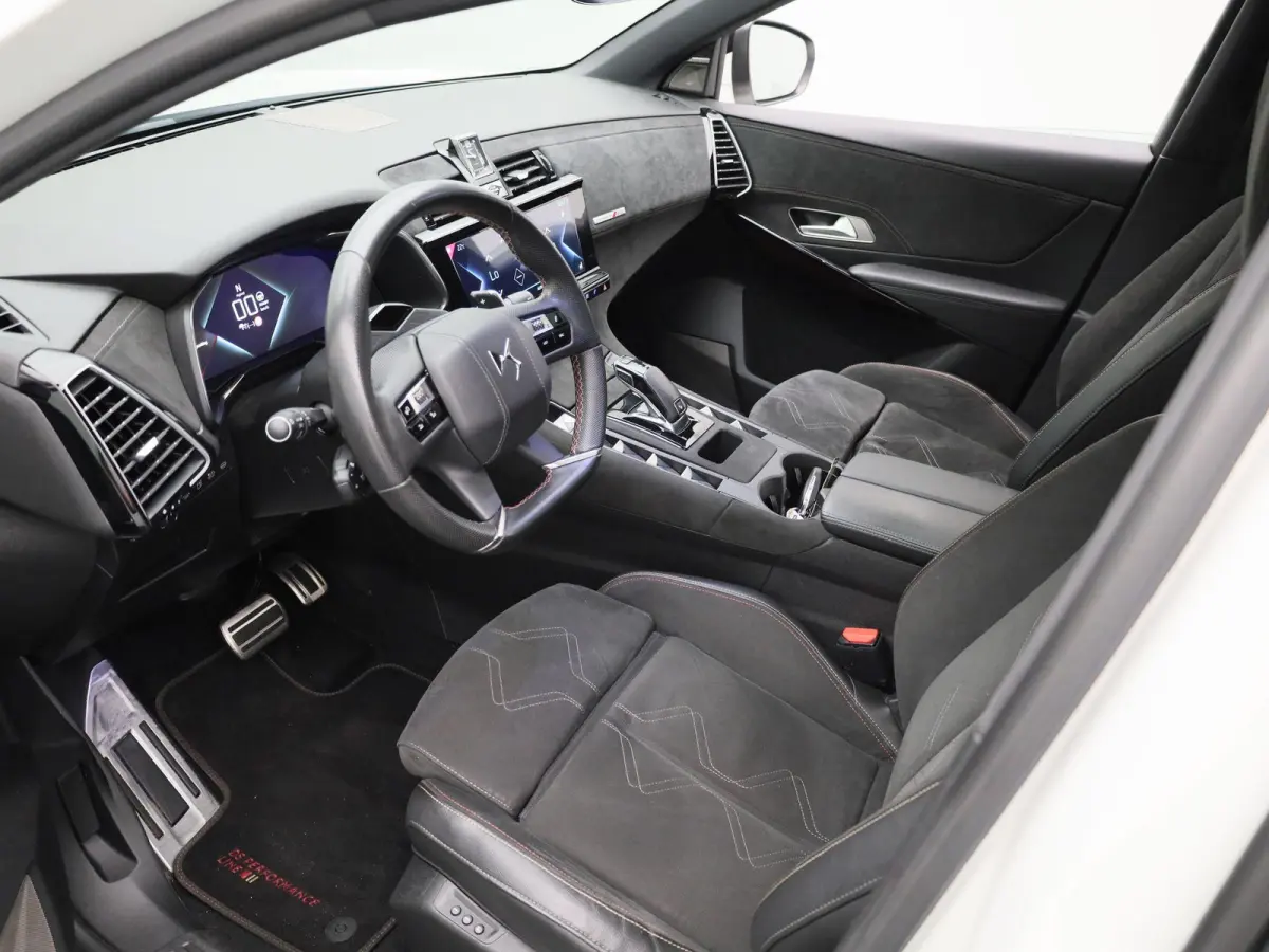 E-Tense Performance Line | PANORAMADAK | ACHTERUITRIJCAMERA | APPLE CARPLAY | ANDROID AUTO | STOELVERWARMING | HALF-LEDER | FOCAL ELECTRA GELUIDSSYSTEEM | LED VERLICHTING | NAVIGATIE | PARKE