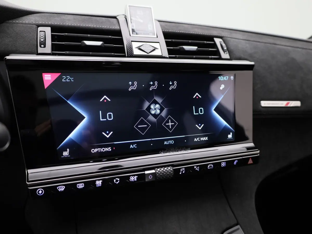 E-Tense Performance Line | PANORAMADAK | ACHTERUITRIJCAMERA | APPLE CARPLAY | ANDROID AUTO | STOELVERWARMING | HALF-LEDER | FOCAL ELECTRA GELUIDSSYSTEEM | LED VERLICHTING | NAVIGATIE | PARKE
