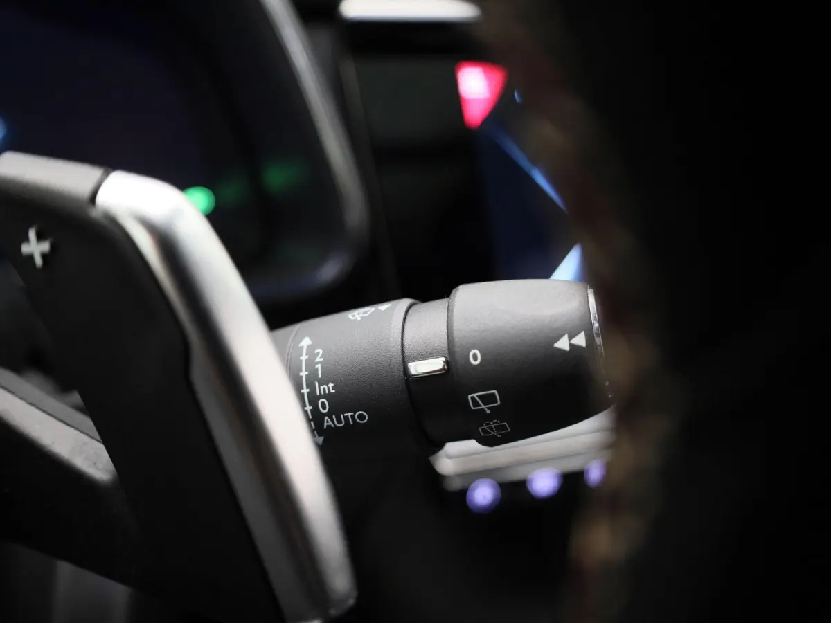 E-Tense Performance Line | PANORAMADAK | ACHTERUITRIJCAMERA | APPLE CARPLAY | ANDROID AUTO | STOELVERWARMING | HALF-LEDER | FOCAL ELECTRA GELUIDSSYSTEEM | LED VERLICHTING | NAVIGATIE | PARKE