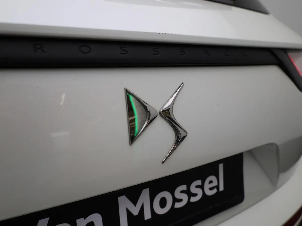 E-Tense Performance Line | PANORAMADAK | ACHTERUITRIJCAMERA | APPLE CARPLAY | ANDROID AUTO | STOELVERWARMING | HALF-LEDER | FOCAL ELECTRA GELUIDSSYSTEEM | LED VERLICHTING | NAVIGATIE | PARKE