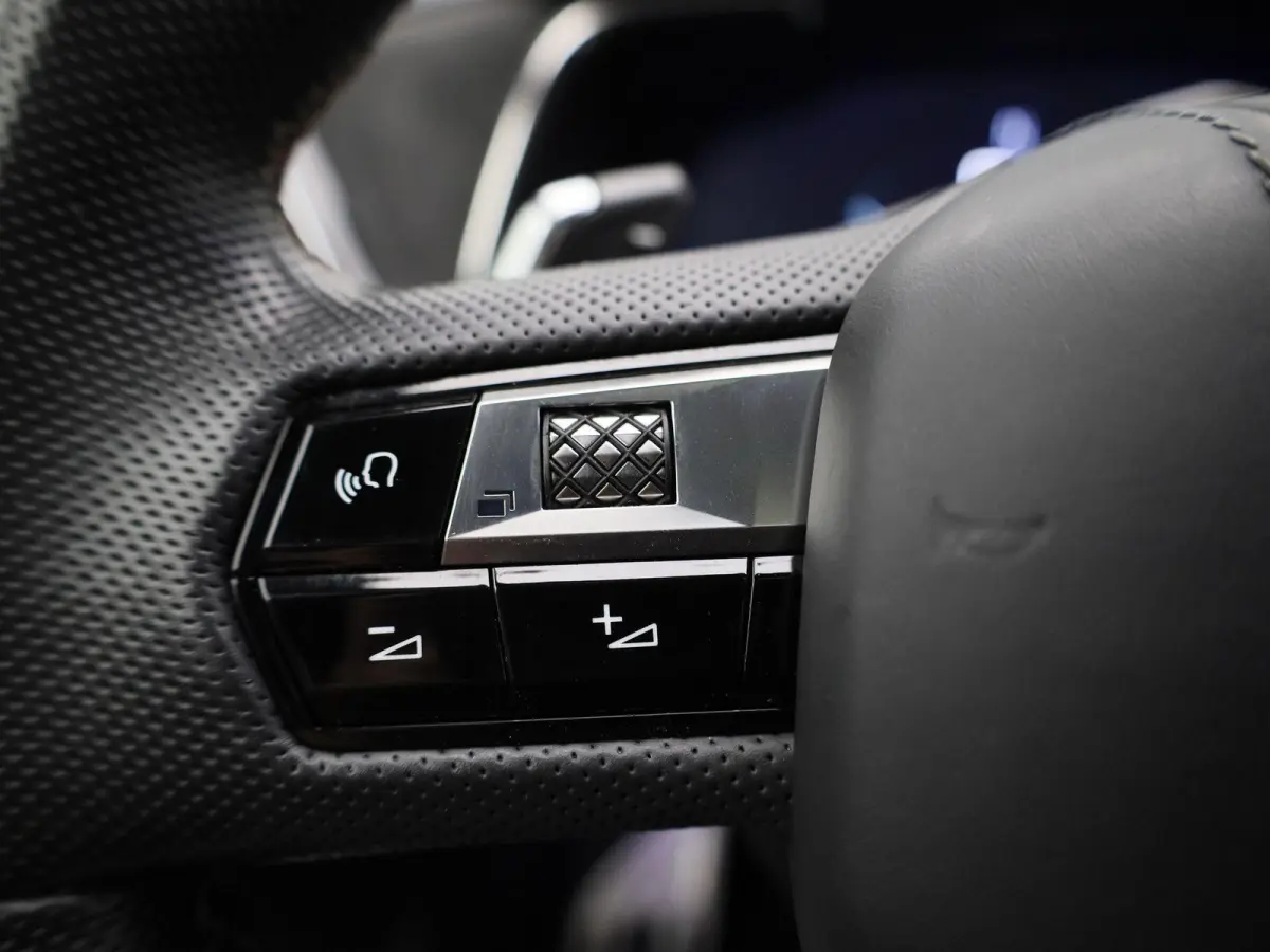 E-Tense Performance Line | PANORAMADAK | ACHTERUITRIJCAMERA | APPLE CARPLAY | ANDROID AUTO | STOELVERWARMING | HALF-LEDER | FOCAL ELECTRA GELUIDSSYSTEEM | LED VERLICHTING | NAVIGATIE | PARKE