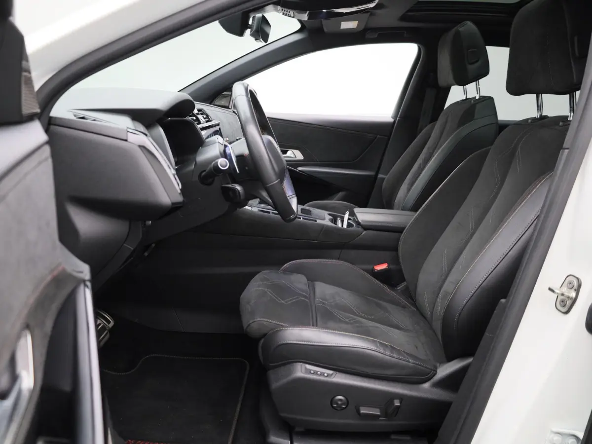 E-Tense Performance Line | PANORAMADAK | ACHTERUITRIJCAMERA | APPLE CARPLAY | ANDROID AUTO | STOELVERWARMING | HALF-LEDER | FOCAL ELECTRA GELUIDSSYSTEEM | LED VERLICHTING | NAVIGATIE | PARKE