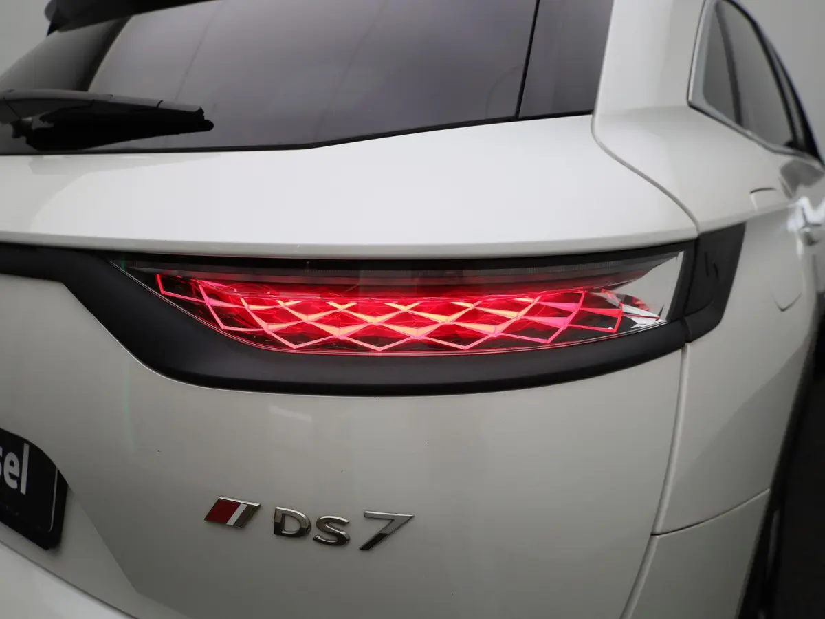 E-Tense Performance Line | PANORAMADAK | ACHTERUITRIJCAMERA | APPLE CARPLAY | ANDROID AUTO | STOELVERWARMING | HALF-LEDER | FOCAL ELECTRA GELUIDSSYSTEEM | LED VERLICHTING | NAVIGATIE | PARKE