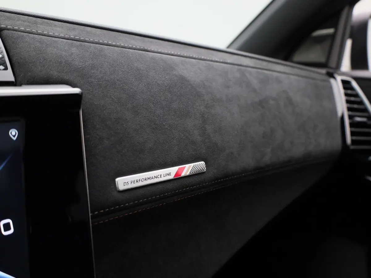 E-Tense Performance Line | PANORAMADAK | ACHTERUITRIJCAMERA | APPLE CARPLAY | ANDROID AUTO | STOELVERWARMING | HALF-LEDER | FOCAL ELECTRA GELUIDSSYSTEEM | LED VERLICHTING | NAVIGATIE | PARKE