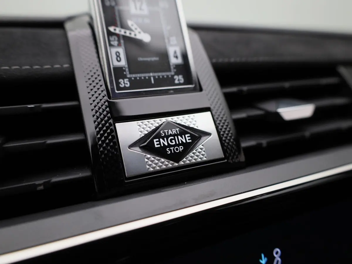 E-Tense Performance Line | PANORAMADAK | ACHTERUITRIJCAMERA | APPLE CARPLAY | ANDROID AUTO | STOELVERWARMING | HALF-LEDER | FOCAL ELECTRA GELUIDSSYSTEEM | LED VERLICHTING | NAVIGATIE | PARKE