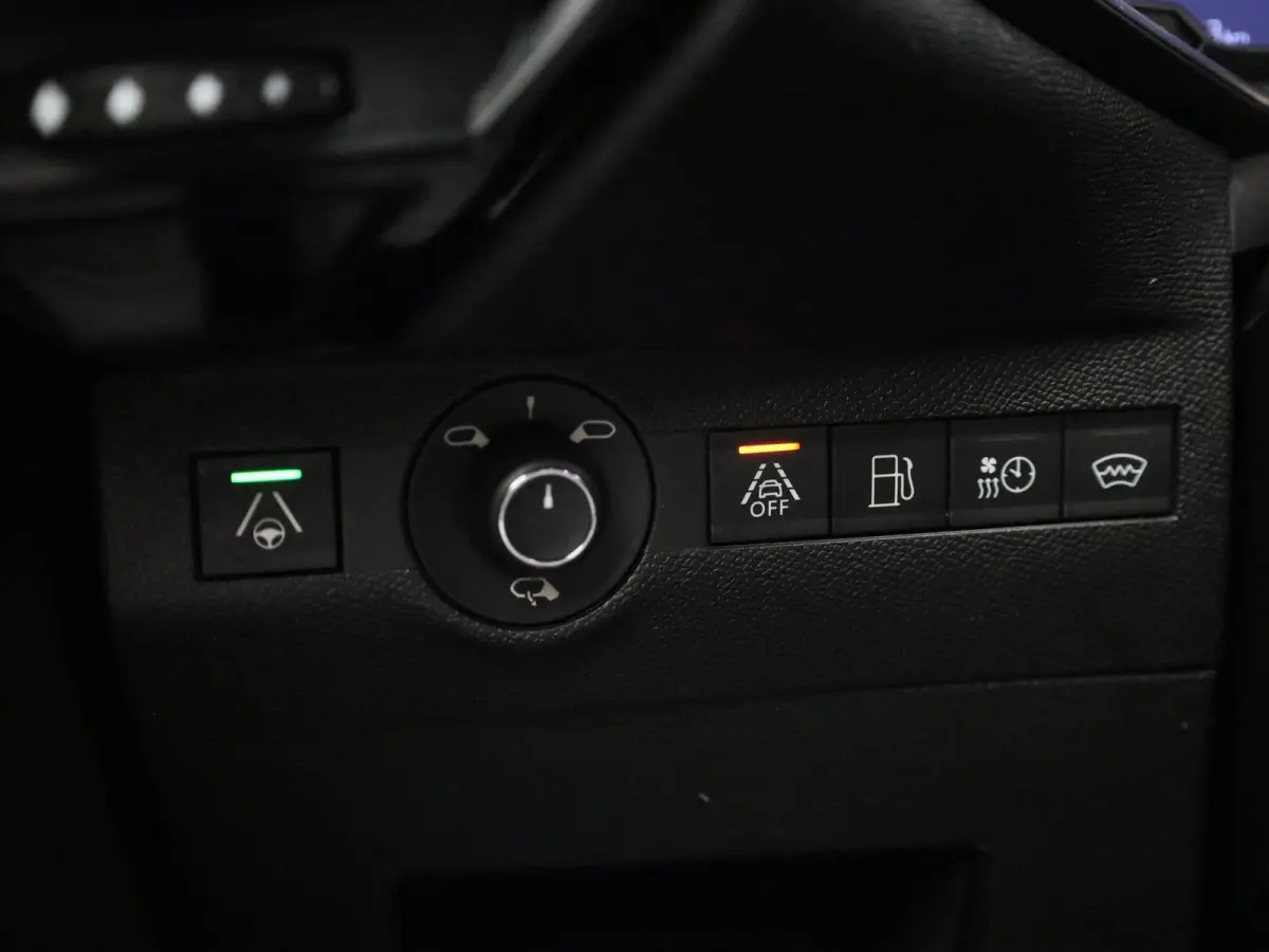 E-Tense Performance Line | PANORAMADAK | ACHTERUITRIJCAMERA | APPLE CARPLAY | ANDROID AUTO | STOELVERWARMING | HALF-LEDER | FOCAL ELECTRA GELUIDSSYSTEEM | LED VERLICHTING | NAVIGATIE | PARKE
