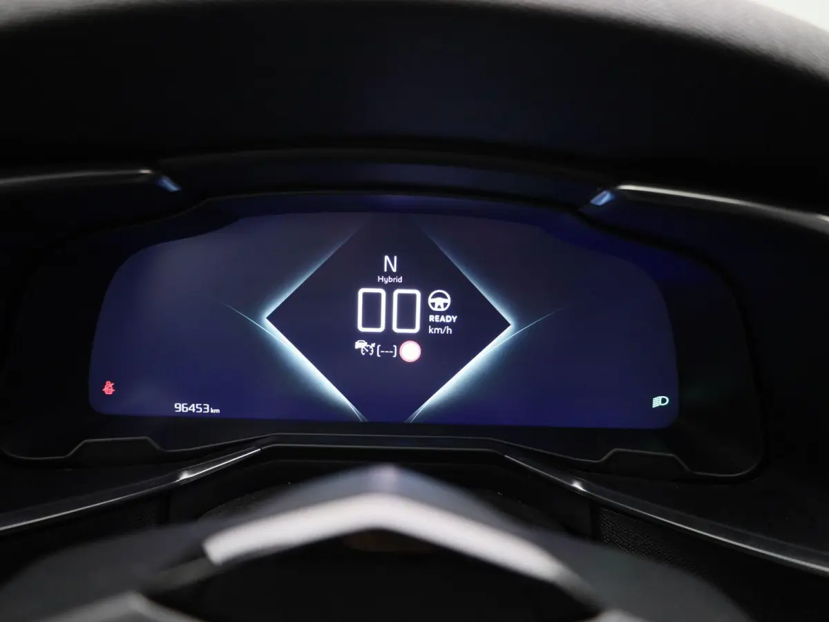 E-Tense Performance Line | PANORAMADAK | ACHTERUITRIJCAMERA | APPLE CARPLAY | ANDROID AUTO | STOELVERWARMING | HALF-LEDER | FOCAL ELECTRA GELUIDSSYSTEEM | LED VERLICHTING | NAVIGATIE | PARKE