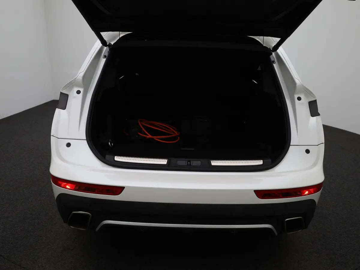 E-Tense Performance Line | PANORAMADAK | ACHTERUITRIJCAMERA | APPLE CARPLAY | ANDROID AUTO | STOELVERWARMING | HALF-LEDER | FOCAL ELECTRA GELUIDSSYSTEEM | LED VERLICHTING | NAVIGATIE | PARKE