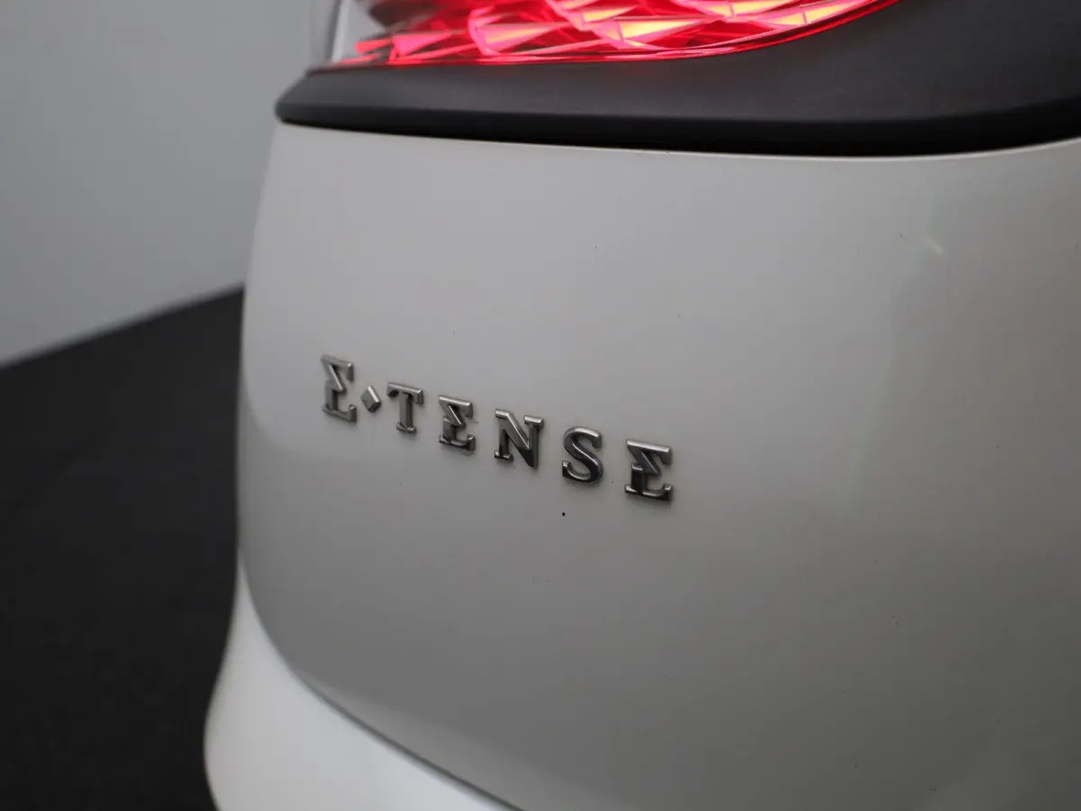 E-Tense Performance Line | PANORAMADAK | ACHTERUITRIJCAMERA | APPLE CARPLAY | ANDROID AUTO | STOELVERWARMING | HALF-LEDER | FOCAL ELECTRA GELUIDSSYSTEEM | LED VERLICHTING | NAVIGATIE | PARKE
