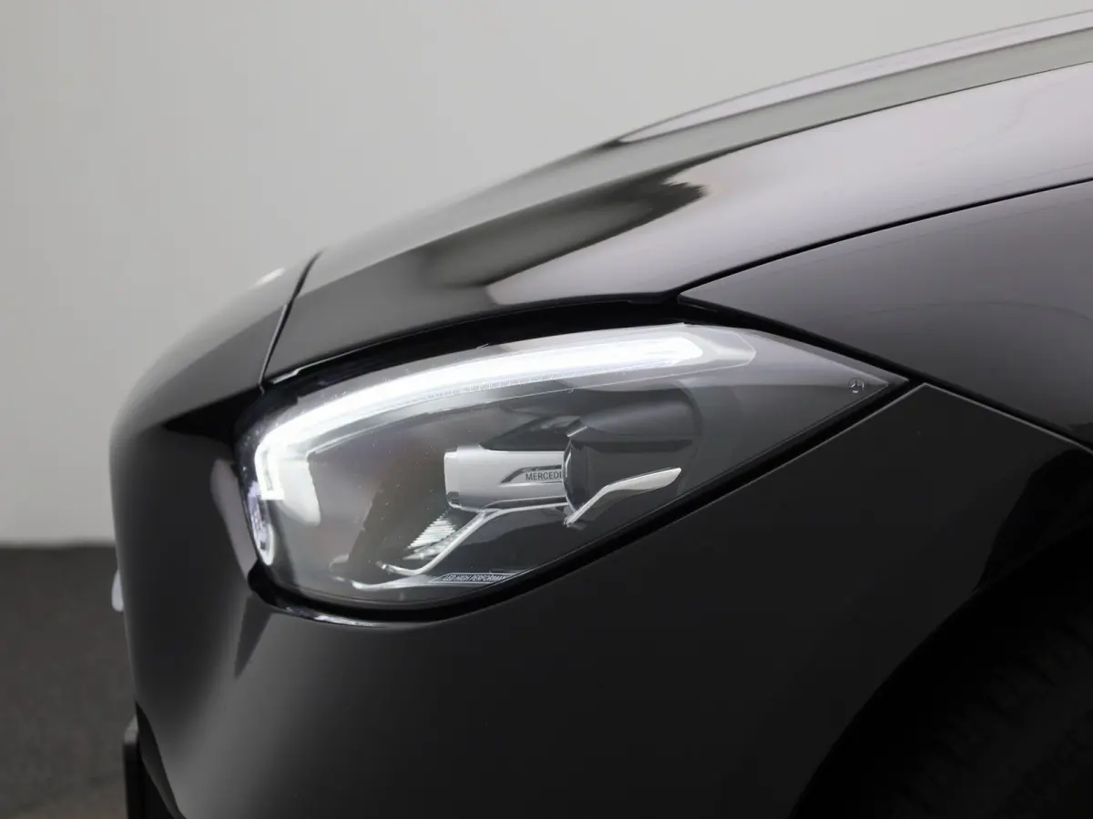 180 AMG Line | ACHTERUITRIJCAMERA | STOELVERWARMING | SFEERVERLICHTING | ELEKTRISCHE ACHTERKLEP | LED VERLICHTING | NAVIGATIE | PARKEERSENSOREN | ELEKTRISCH VERSTELBARE VOORSTOELEN | DAB RAD