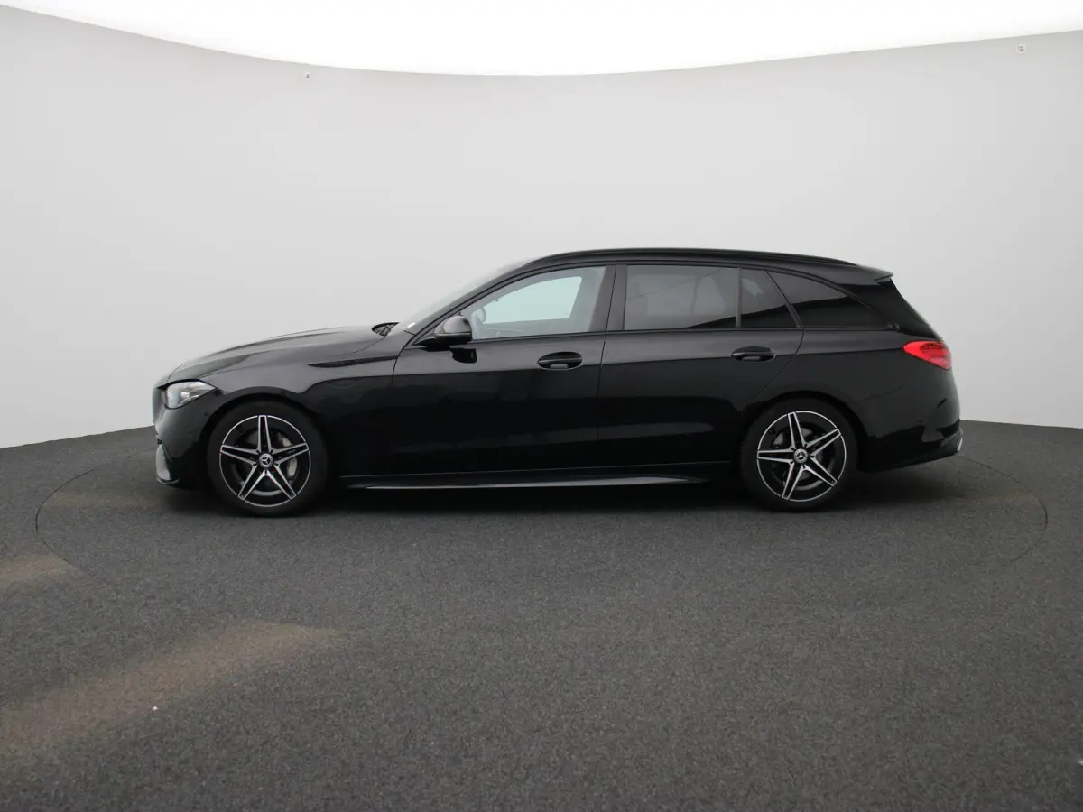 180 AMG Line | ACHTERUITRIJCAMERA | STOELVERWARMING | SFEERVERLICHTING | ELEKTRISCHE ACHTERKLEP | LED VERLICHTING | NAVIGATIE | PARKEERSENSOREN | ELEKTRISCH VERSTELBARE VOORSTOELEN | DAB RAD