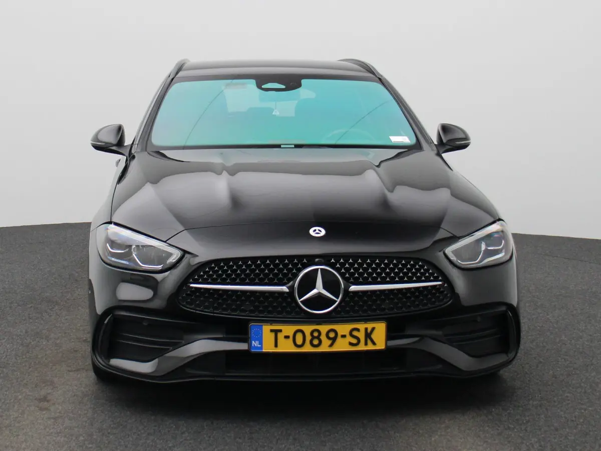 180 AMG Line | ACHTERUITRIJCAMERA | STOELVERWARMING | SFEERVERLICHTING | ELEKTRISCHE ACHTERKLEP | LED VERLICHTING | NAVIGATIE | PARKEERSENSOREN | ELEKTRISCH VERSTELBARE VOORSTOELEN | DAB RAD