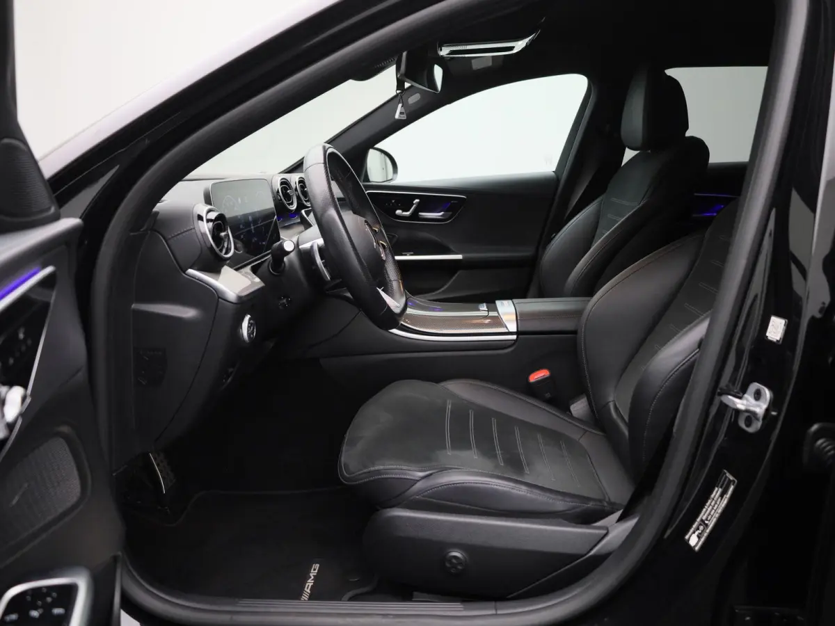 180 AMG Line | ACHTERUITRIJCAMERA | STOELVERWARMING | SFEERVERLICHTING | ELEKTRISCHE ACHTERKLEP | LED VERLICHTING | NAVIGATIE | PARKEERSENSOREN | ELEKTRISCH VERSTELBARE VOORSTOELEN | DAB RAD