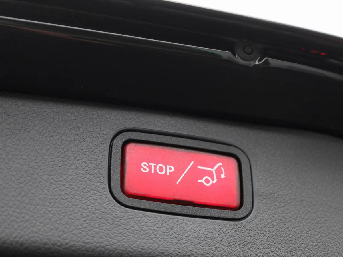 180 AMG Line | ACHTERUITRIJCAMERA | STOELVERWARMING | SFEERVERLICHTING | ELEKTRISCHE ACHTERKLEP | LED VERLICHTING | NAVIGATIE | PARKEERSENSOREN | ELEKTRISCH VERSTELBARE VOORSTOELEN | DAB RAD