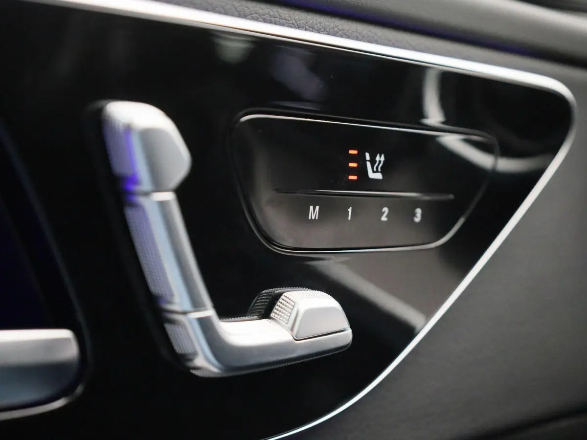 180 AMG Line | ACHTERUITRIJCAMERA | STOELVERWARMING | SFEERVERLICHTING | ELEKTRISCHE ACHTERKLEP | LED VERLICHTING | NAVIGATIE | PARKEERSENSOREN | ELEKTRISCH VERSTELBARE VOORSTOELEN | DAB RAD