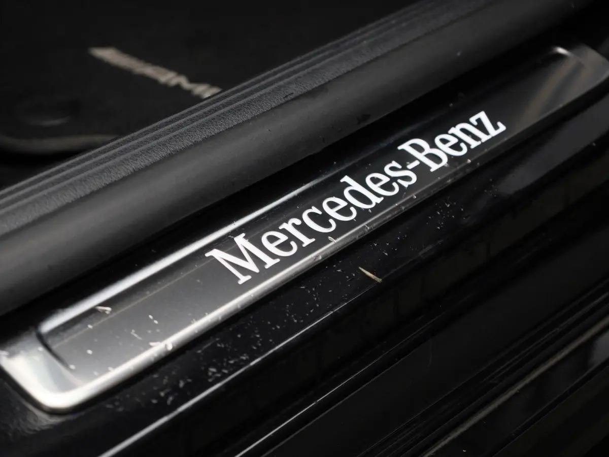 180 AMG Line | ACHTERUITRIJCAMERA | STOELVERWARMING | SFEERVERLICHTING | ELEKTRISCHE ACHTERKLEP | LED VERLICHTING | NAVIGATIE | PARKEERSENSOREN | ELEKTRISCH VERSTELBARE VOORSTOELEN | DAB RAD