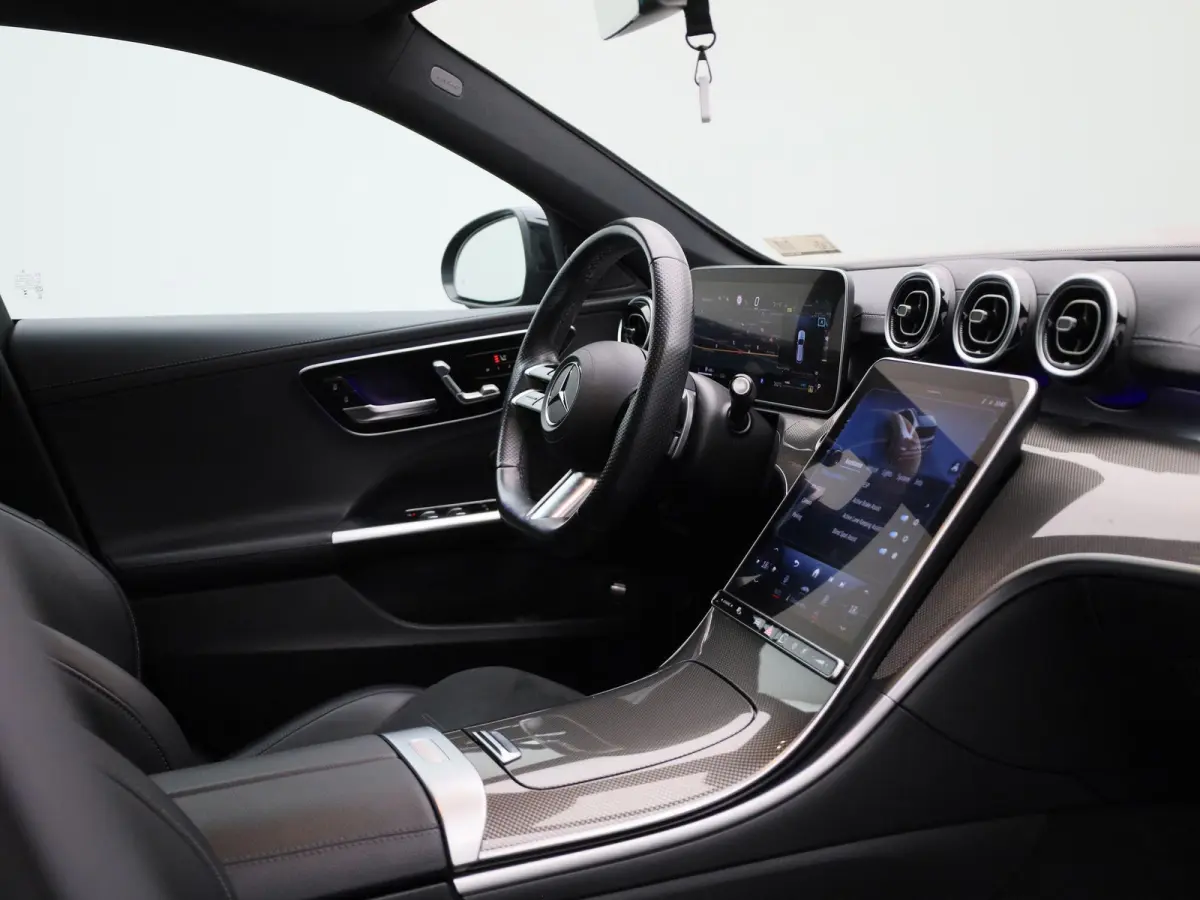 180 AMG Line | ACHTERUITRIJCAMERA | STOELVERWARMING | SFEERVERLICHTING | ELEKTRISCHE ACHTERKLEP | LED VERLICHTING | NAVIGATIE | PARKEERSENSOREN | ELEKTRISCH VERSTELBARE VOORSTOELEN | DAB RAD