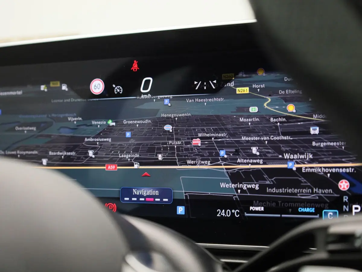 180 AMG Line | ACHTERUITRIJCAMERA | STOELVERWARMING | SFEERVERLICHTING | ELEKTRISCHE ACHTERKLEP | LED VERLICHTING | NAVIGATIE | PARKEERSENSOREN | ELEKTRISCH VERSTELBARE VOORSTOELEN | DAB RAD