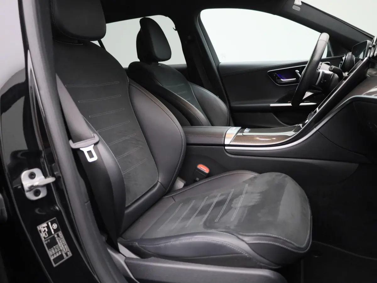 180 AMG Line | ACHTERUITRIJCAMERA | STOELVERWARMING | SFEERVERLICHTING | ELEKTRISCHE ACHTERKLEP | LED VERLICHTING | NAVIGATIE | PARKEERSENSOREN | ELEKTRISCH VERSTELBARE VOORSTOELEN | DAB RAD