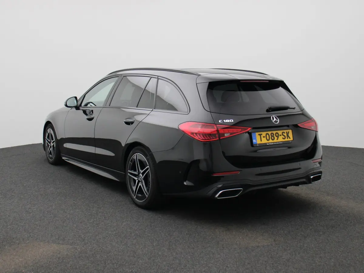 180 AMG Line | ACHTERUITRIJCAMERA | STOELVERWARMING | SFEERVERLICHTING | ELEKTRISCHE ACHTERKLEP | LED VERLICHTING | NAVIGATIE | PARKEERSENSOREN | ELEKTRISCH VERSTELBARE VOORSTOELEN | DAB RAD