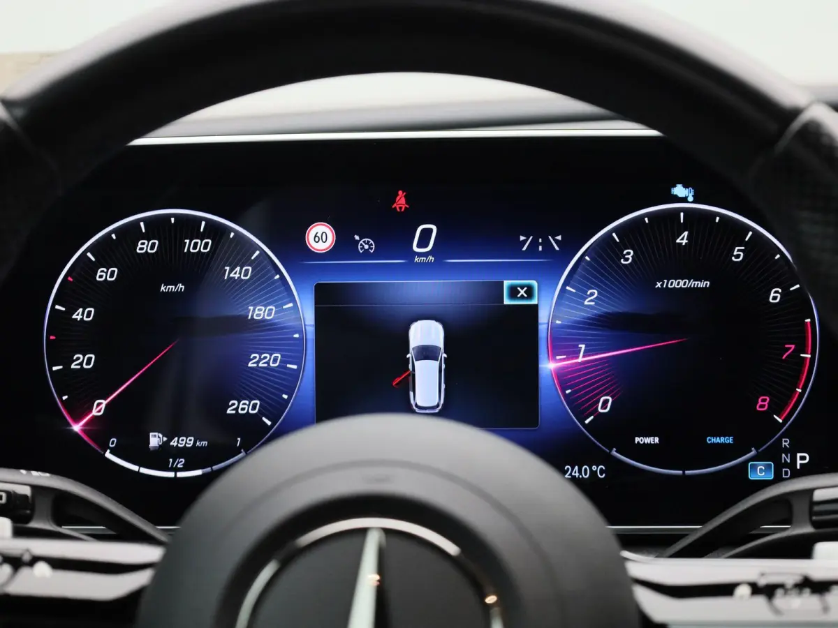 180 AMG Line | ACHTERUITRIJCAMERA | STOELVERWARMING | SFEERVERLICHTING | ELEKTRISCHE ACHTERKLEP | LED VERLICHTING | NAVIGATIE | PARKEERSENSOREN | ELEKTRISCH VERSTELBARE VOORSTOELEN | DAB RAD