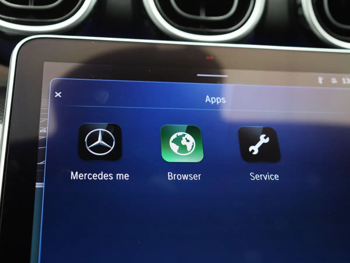 180 AMG Line | ACHTERUITRIJCAMERA | STOELVERWARMING | SFEERVERLICHTING | ELEKTRISCHE ACHTERKLEP | LED VERLICHTING | NAVIGATIE | PARKEERSENSOREN | ELEKTRISCH VERSTELBARE VOORSTOELEN | DAB RAD