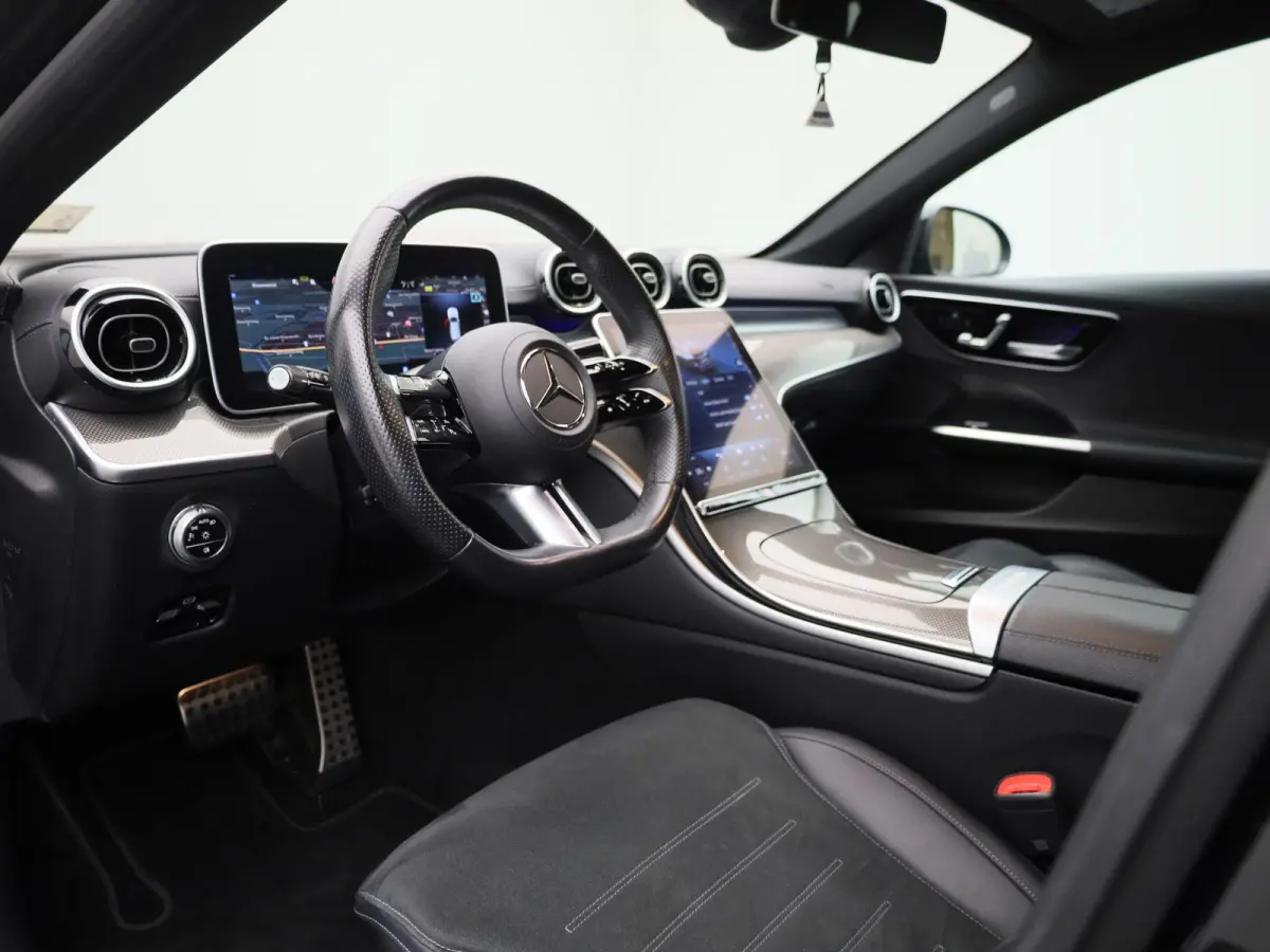 180 AMG Line | ACHTERUITRIJCAMERA | STOELVERWARMING | SFEERVERLICHTING | ELEKTRISCHE ACHTERKLEP | LED VERLICHTING | NAVIGATIE | PARKEERSENSOREN | ELEKTRISCH VERSTELBARE VOORSTOELEN | DAB RAD