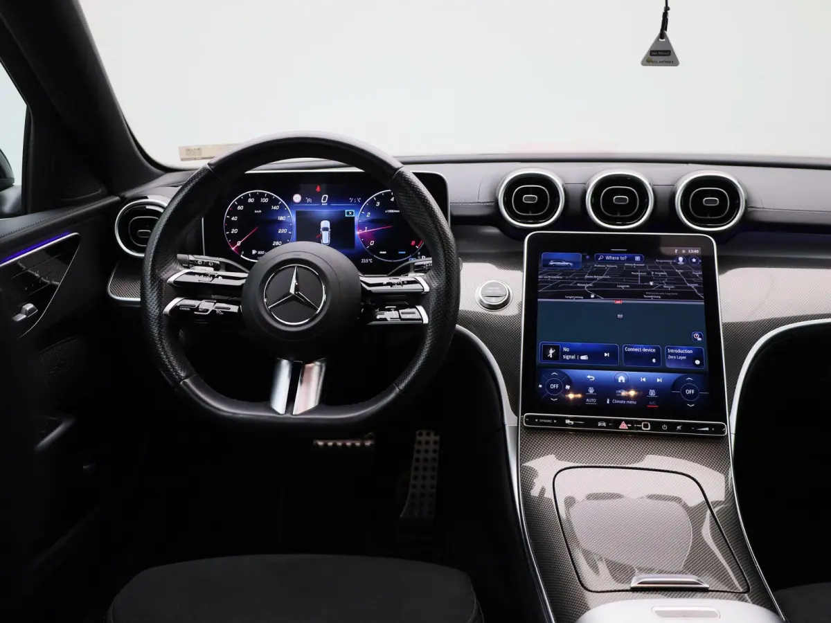 180 AMG Line | ACHTERUITRIJCAMERA | STOELVERWARMING | SFEERVERLICHTING | ELEKTRISCHE ACHTERKLEP | LED VERLICHTING | NAVIGATIE | PARKEERSENSOREN | ELEKTRISCH VERSTELBARE VOORSTOELEN | DAB RAD