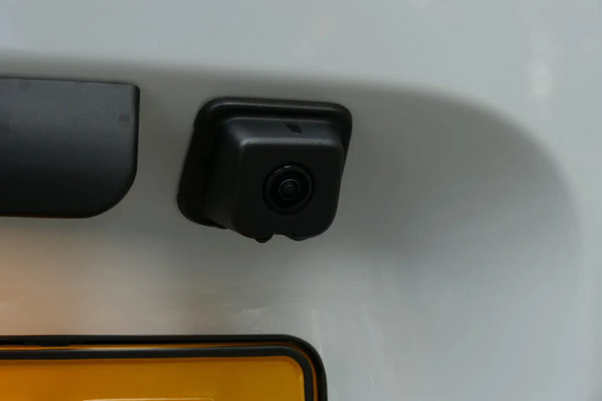 Standaard - Elektrisch | Elektrisch verstelbare en verwarmbare buitenspiegels | Parkeersensoren achter | Verwarmbare voorstoelen