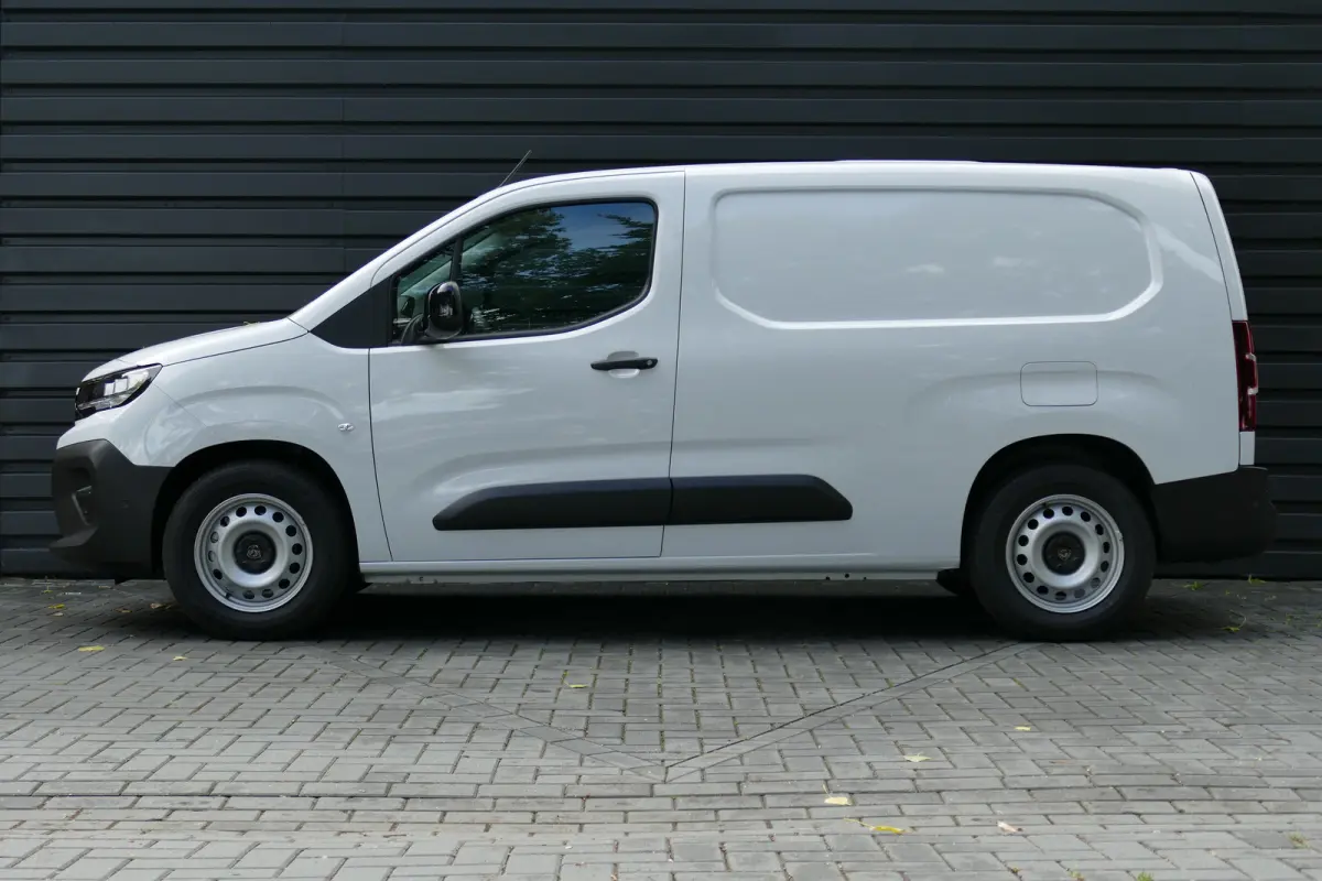 Standaard - Elektrisch | Elektrisch verstelbare en verwarmbare buitenspiegels | Parkeersensoren achter | Verwarmbare voorstoelen