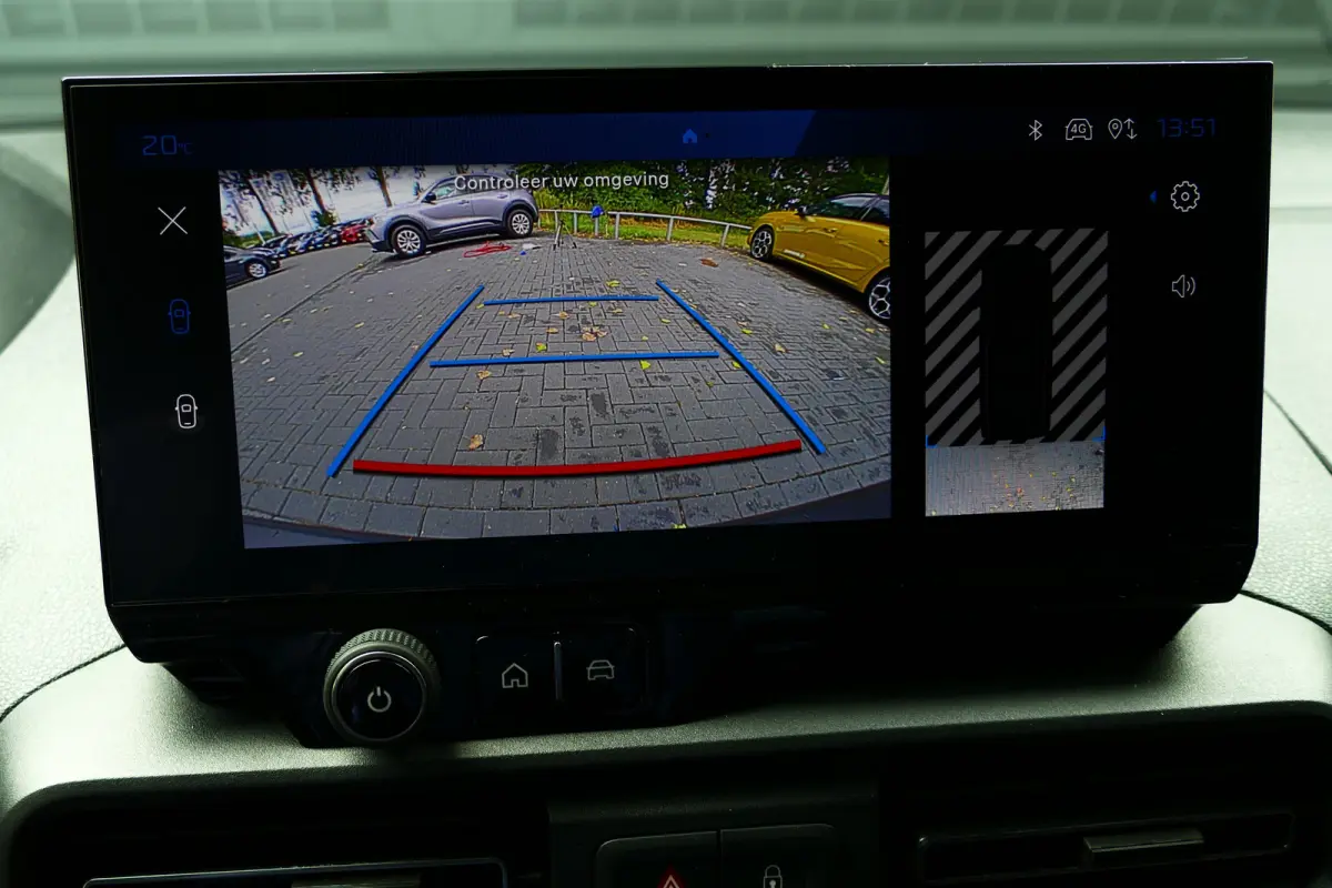 Standaard - Elektrisch | Elektrisch verstelbare en verwarmbare buitenspiegels | Parkeersensoren achter | Verwarmbare voorstoelen