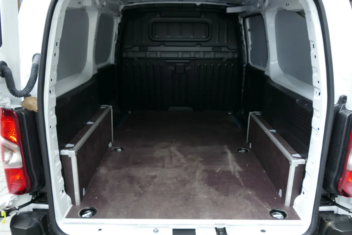 Standaard - Elektrisch | Elektrisch verstelbare en verwarmbare buitenspiegels | Parkeersensoren achter | Verwarmbare voorstoelen