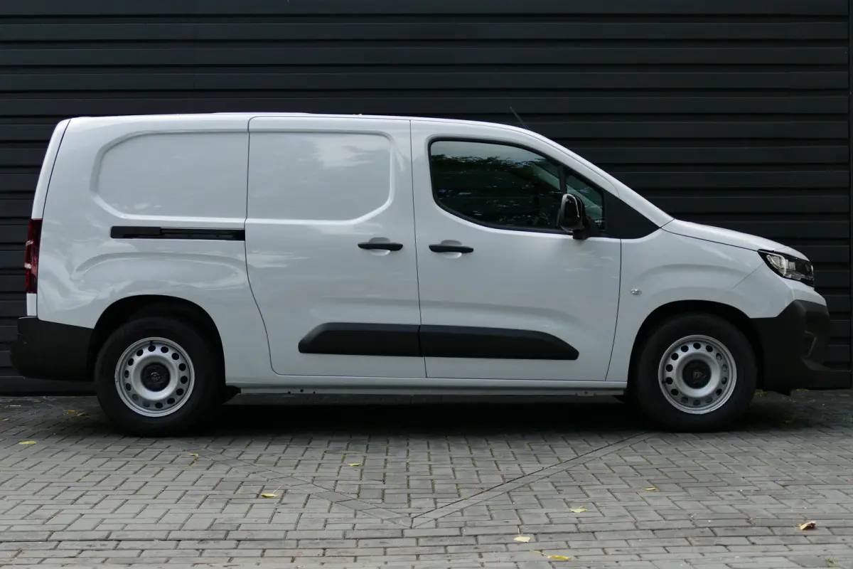 Standaard - Elektrisch | Elektrisch verstelbare en verwarmbare buitenspiegels | Parkeersensoren achter | Verwarmbare voorstoelen