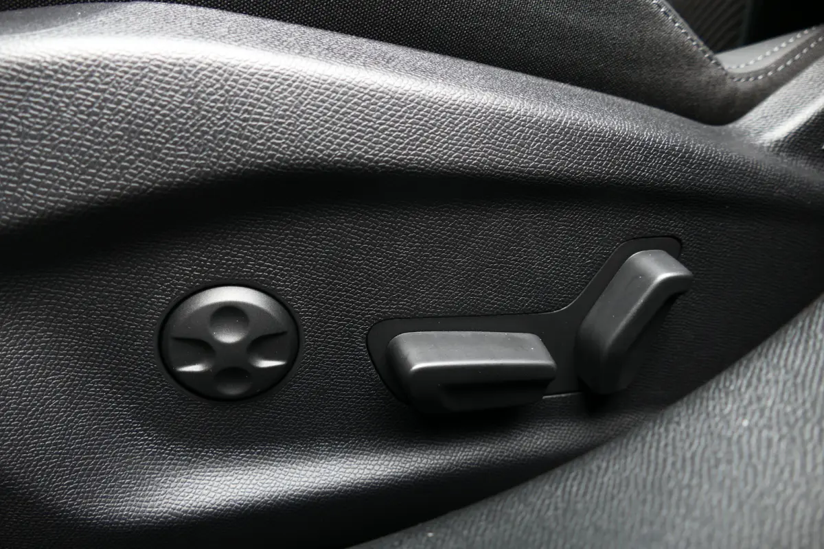 GT | Bekleding Alcantara/kunstleder | Driver Sport Pack | Elektrische parkeerrem