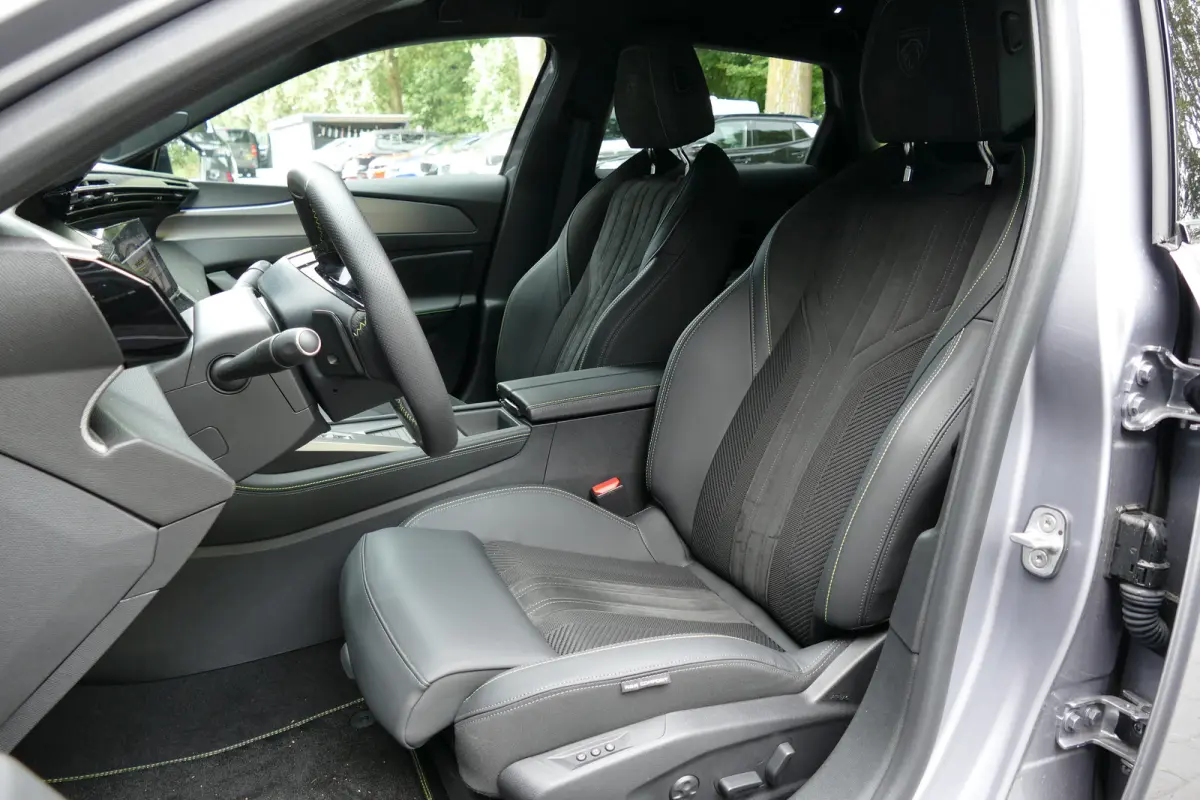 GT | Bekleding Alcantara/kunstleder | Driver Sport Pack | Elektrische parkeerrem