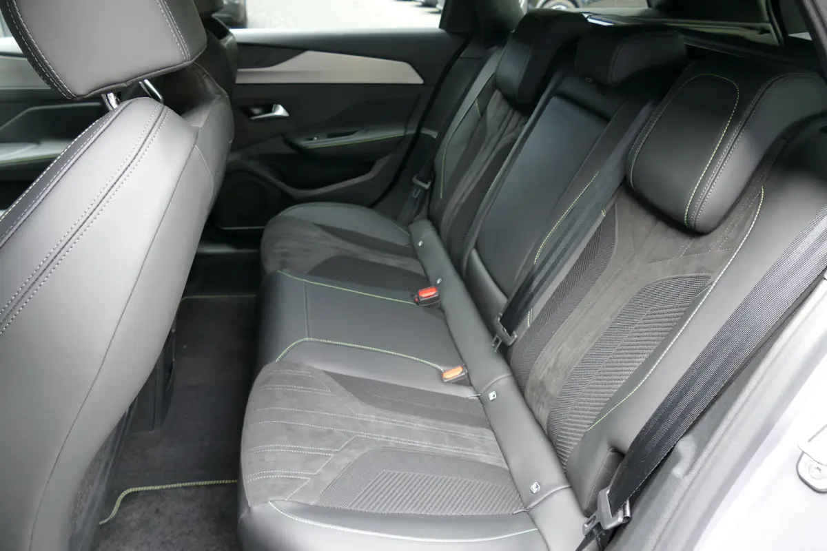 GT | Bekleding Alcantara/kunstleder | Driver Sport Pack | Elektrische parkeerrem