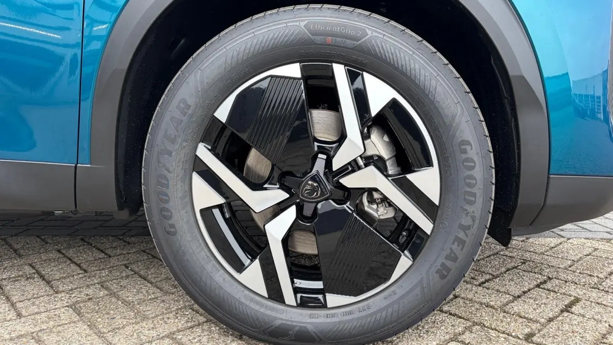 Allure | Active Safety Brake met camera en radar (automatisch noodremsysteem) met Distance Alert (waarschuwing dreigende aanrijding) | Advanced Active Safety Brake met camera en radar | Clim