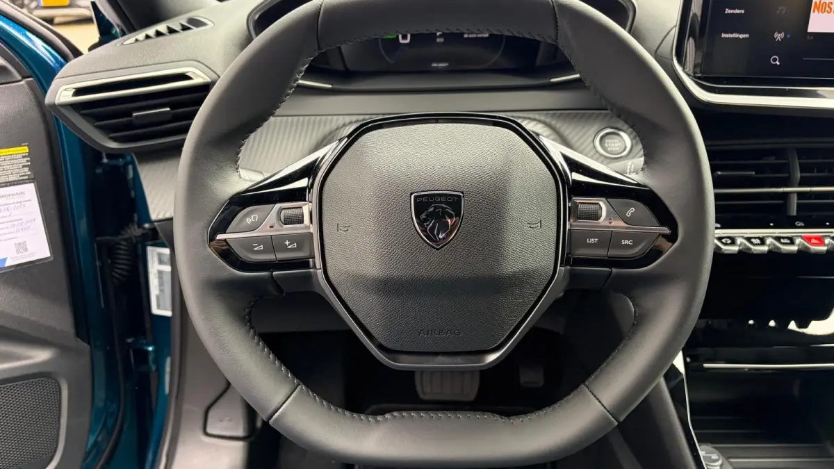 Allure | Active Safety Brake met camera en radar (automatisch noodremsysteem) met Distance Alert (waarschuwing dreigende aanrijding) | Advanced Active Safety Brake met camera en radar | Clim